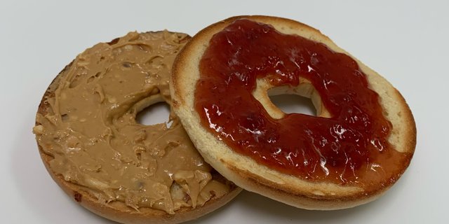 Bagel w/ Peanut & Jelly