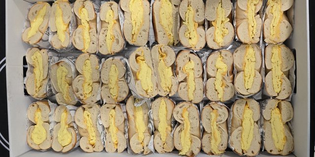 Egg & Cheese Bagel Sandwich Tray