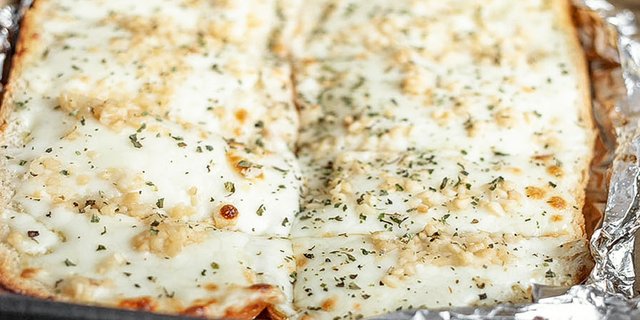 Garlic Bread w/ Cheese