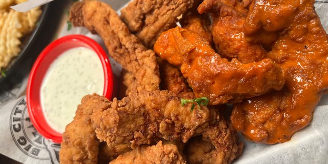 Chicken Wing & Tender Basket