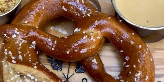 Nisi's Spent Grain Pretzel Tray