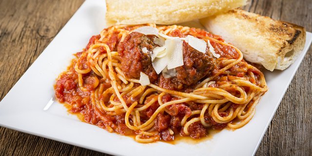 Spaghetti w/ Meatballs