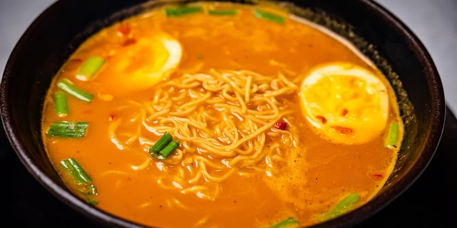 Spicy Ramen Noodle Bowl