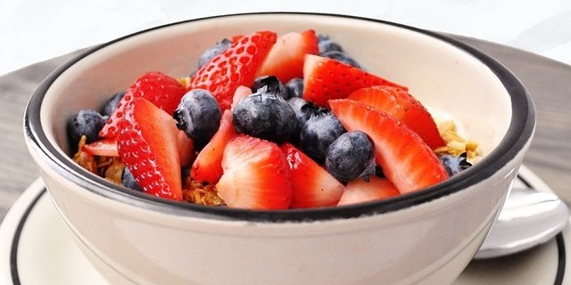 Individual Fresh Yogurt & Berry Parfait