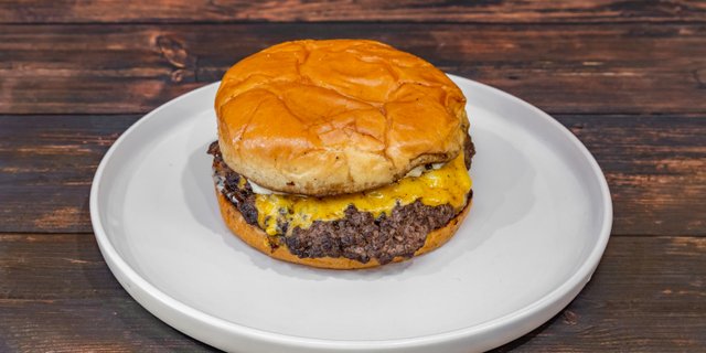 Classic Cheeseburger