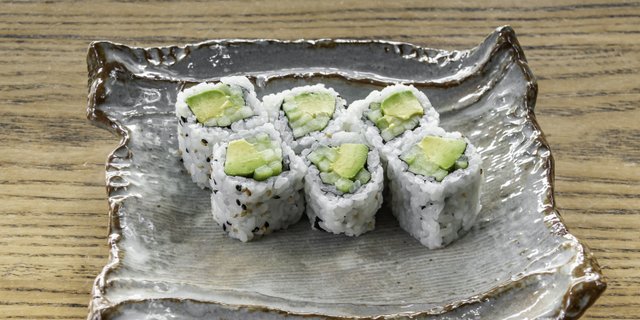 Avocado & Cucumber Roll