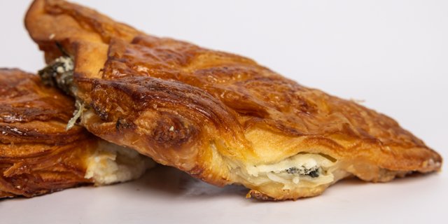Fresh X-Large Spinach Feta Bistro Danish
