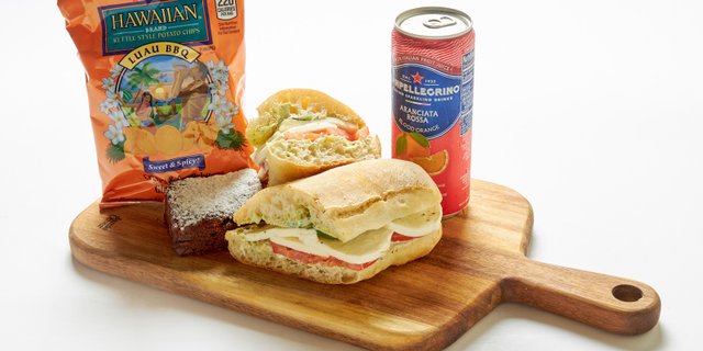 Fresh Mozzarella & Tomatoes Sandwich Boxed Lunch