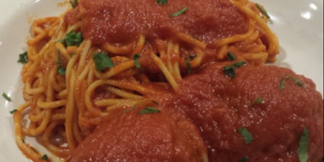 Spaghetti w/ Meatballs