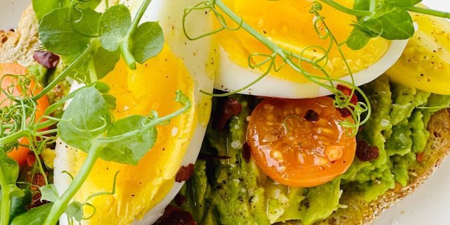 Avo Toast Supreme