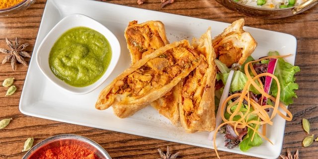 Chicken Murmuri Rolls Tray