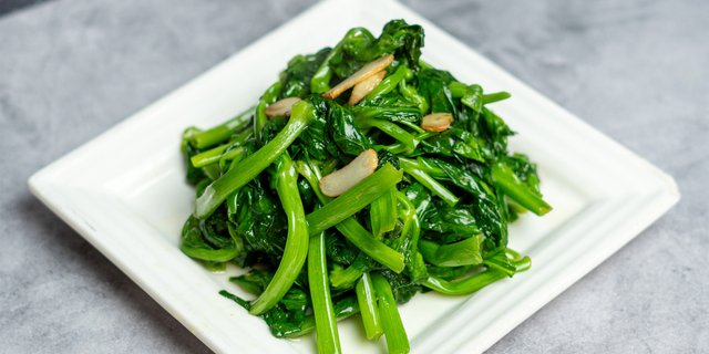 Stir-Fried Snow Pea Leaves w/ Garlic