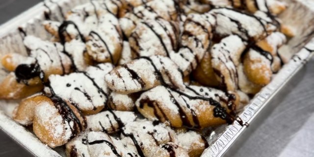 Zeppoles w/ Chocolate Sauce