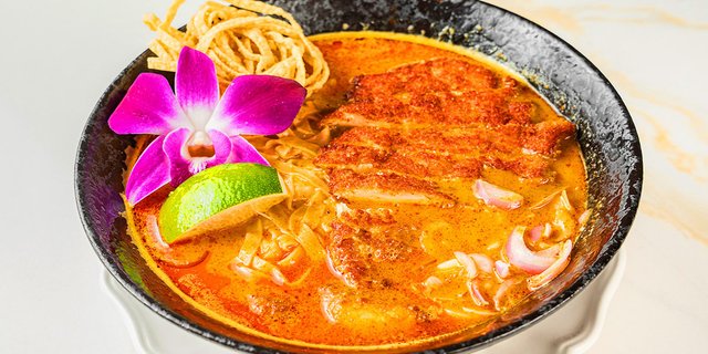 Khao Soi w/ Crispy Chicken