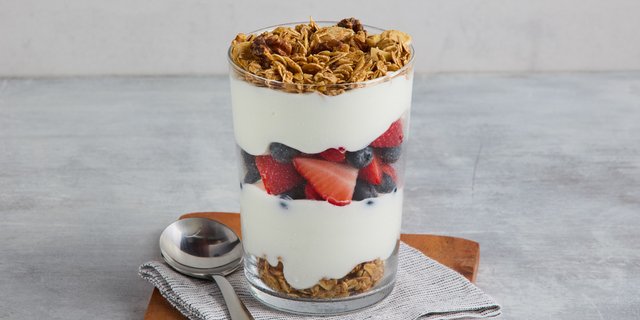 Individual Fresh Yogurt & Berry Parfait
