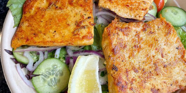 Grilled Salmon Salad