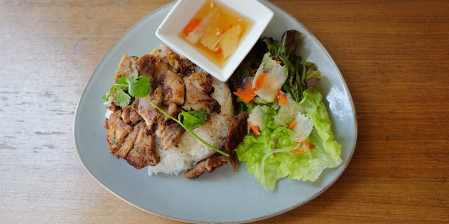 Com Thit Nuong Hoac Ga Nuong w/ Chicken