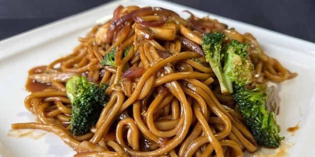 Vegetable Lo Mein Half Tray