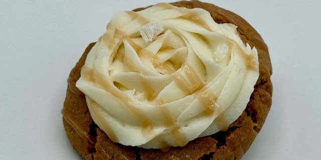 Mini Salted Caramel Cheesecake Cookies
