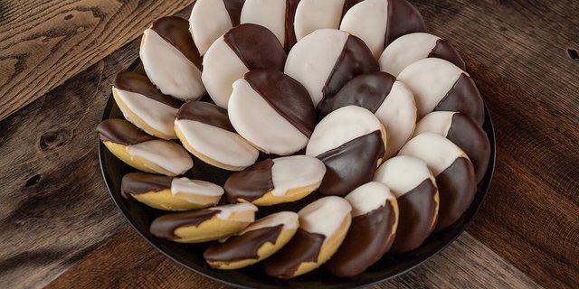 Legendary NY Black & White Cookie Platter