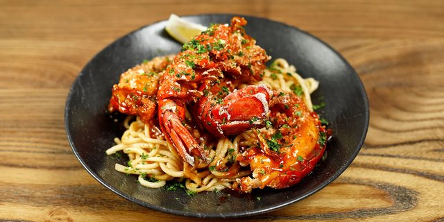 Hawaiian-Style Lobster & Garlic Noodles