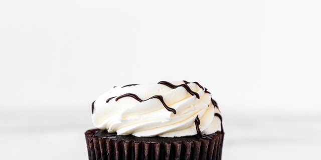 Black & White Cupcake