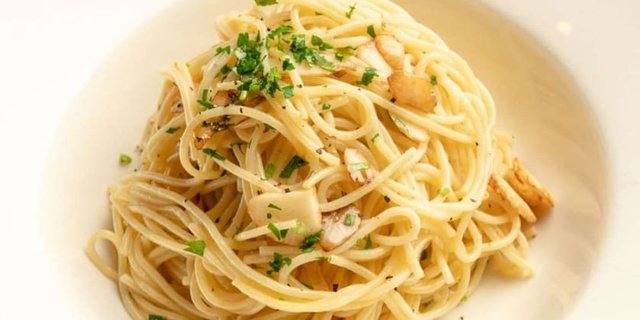 Spaghetti w/ Garlic & Oil