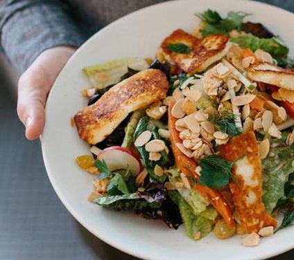 Crunchy Halloumi Salad