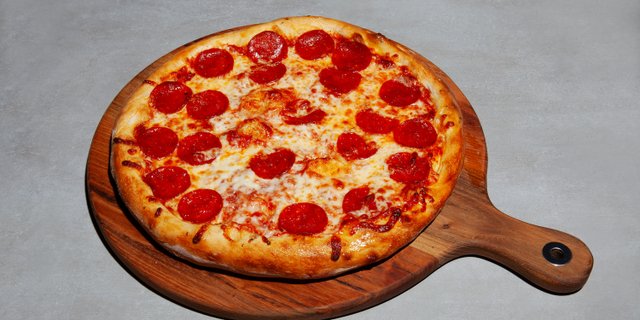18" Pepperoni Pizza