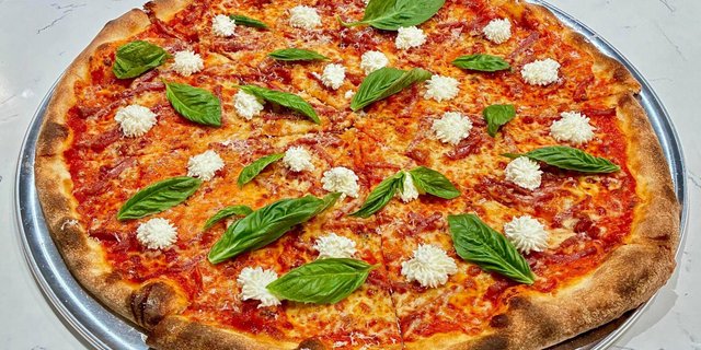 18" Spicy Salami Pizza
