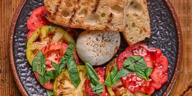 Burrata Caprese