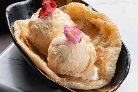 Roti Pancake With Ice Cream