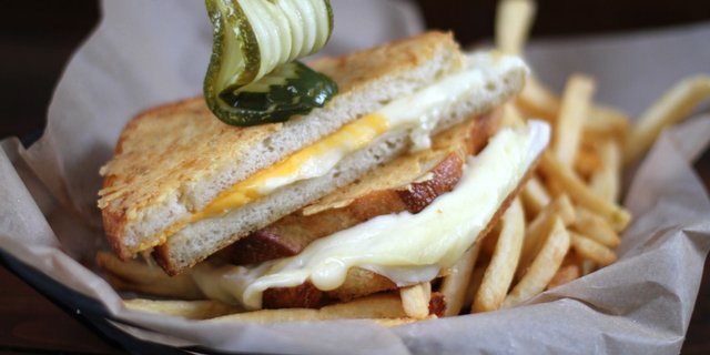 Grilled 5-Cheese Sandwich