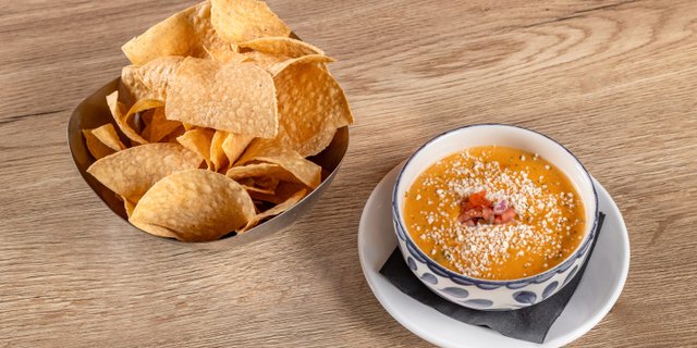 Chips & Queso