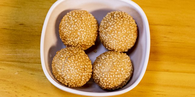 No. 33 Sesame Balls