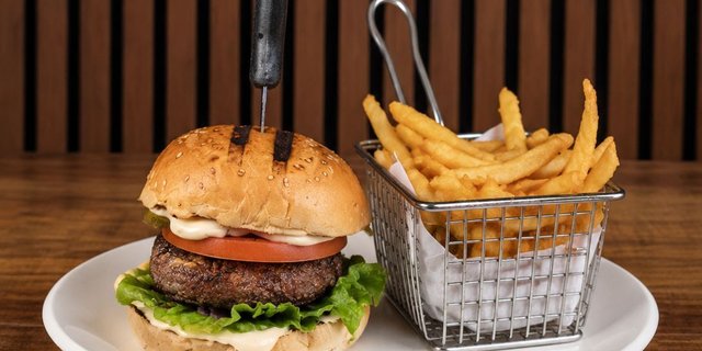 Classic Burger Boxed Lunch
