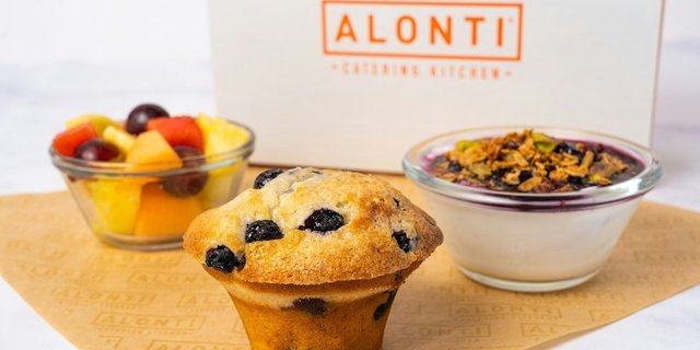 Muffin & Yogurt Parfait Breakfast Box