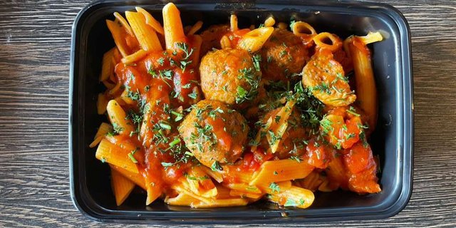 Penne w/ Red Sauce & Meatballs Box Lunch