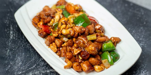 Chicken w/ Cashews & Bell Peppers