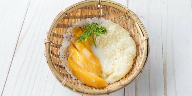 Sweet Sticky Rice w/ Mango