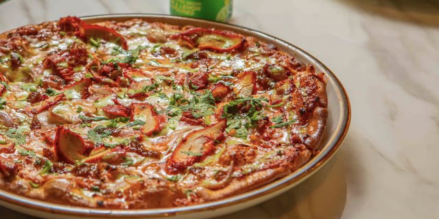 Butter Chicken Pizza