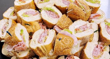Lo Piccolo's Pizza, Deli & Grill