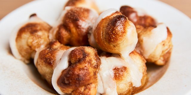 Cinnamon Knots w/ Icing