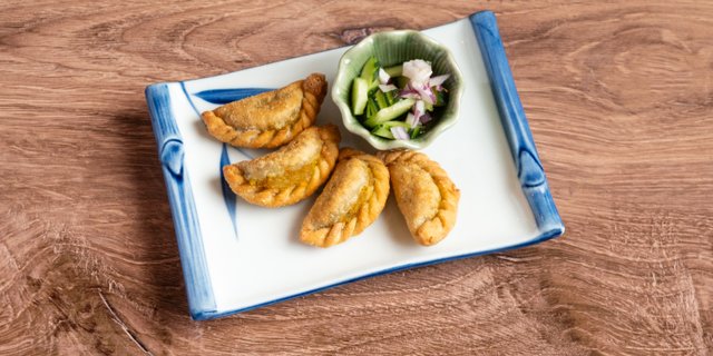 Chicken Curry Puffs Tray