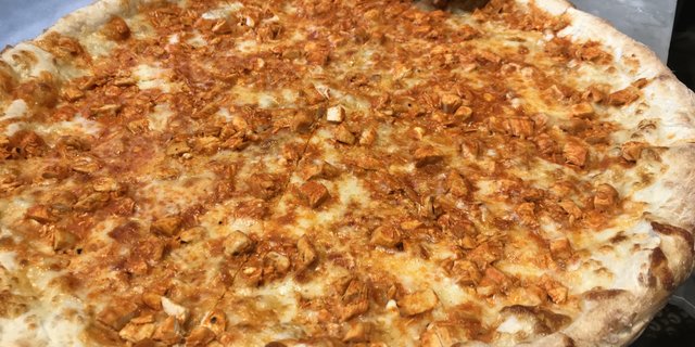 Chicken w/ Buffalo Pizza