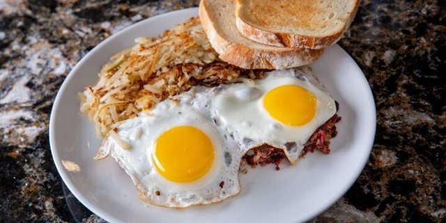 Eggs & Hash