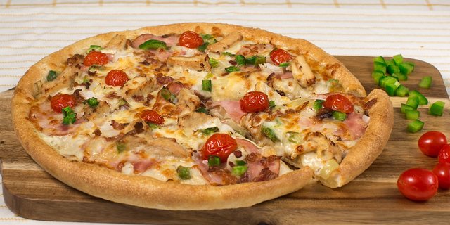 Buffalo Ranch Chicken Pizza