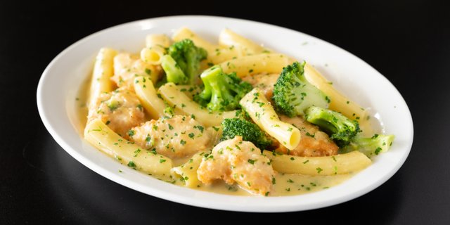 Chicken, Broccoli & Ziti In Garlic Butter Sauce