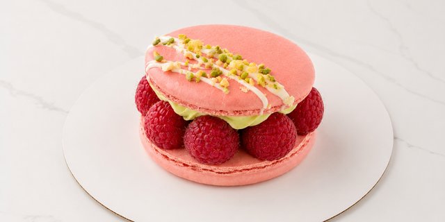 Macaron Pistachio Raspberry