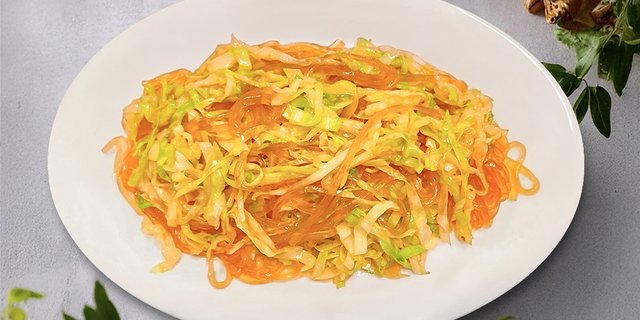 Stir-Fried Cabbage w/ Glass Noodles